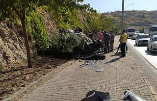 Hurdaya dönen otomobilde burnu bile kanamadan kurtuldu
