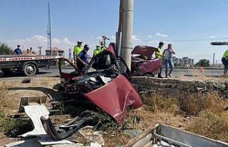 Hurdaya dönen otomobilin sürücüsü hayatını...
