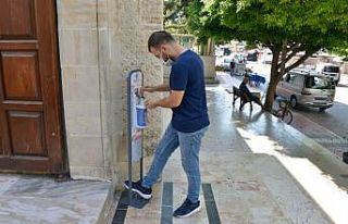 İbadethane girişlerine ayak pedallı dezenfeksiyon...