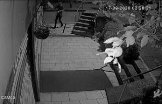 İbrahim Kaboğlu’nun aracına taşla saldıran...