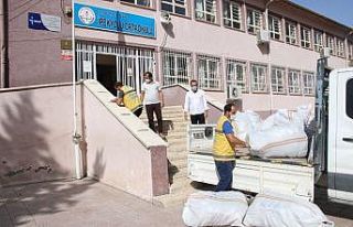 İhtiyaç sahibi öğrencilere kırtasiye yardımı