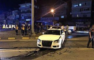 İki aracın çarpıştığı kazadan yara almadan...