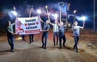 İlginç evlilik teklifi ‘sosyal mesafe’ cezasıyla...
