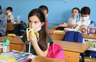 İlk teneffüste 60 bin öğrencinin meyvesi Büyükşehir’den