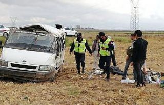 İnşaat işçilerini taşıyan minibüs devrildi:...