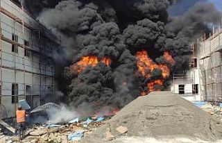 İnşaata çıkan yangın korkuttu