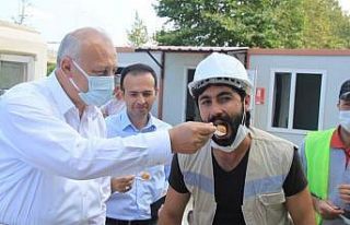 İnşaatta yaptıkları defile ile gündeme gelen...