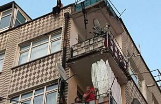 İntihara kalkışan komşusunu cep telefonundan canlı...