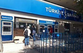 İş Bankası faaliyetlerini geçici süreyle durdurdu