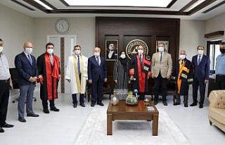 İsmail Emrah Karayel doktor unvanını aldı