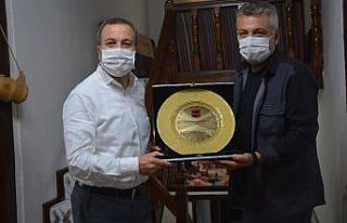 Isparta Emrespor’dan Milletvekili Gökgöz’e plaket