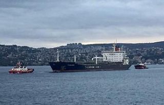 İstanbul boğazında arıza yapan tanker sürüklendi