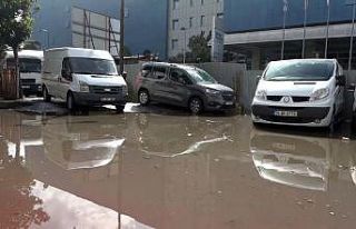 İstanbul’daki etkili yağış esnafı da vurdu