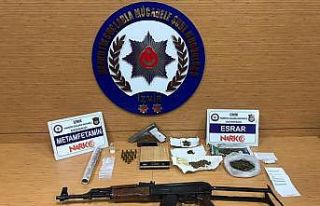 İzmir polisinden 19 ayrı uyuşturucu baskınları:...