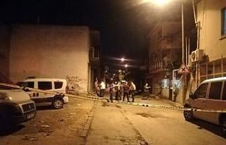 İzmir’de bıçaklı kavga: 1’ağır 2 yaralı