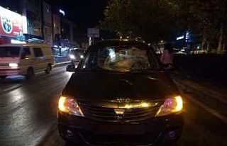 İzmir’de otomobilin çarptığı kişi ağır yaralandı