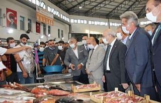 İzmir’in balık halinde hem hareket hem bereket...