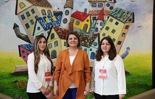 İzmit Belediyesi Kütüphanesi uzman personelleriyle...