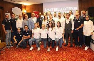 İzmit Belediyespor 11 yeni transferine imza attırdı