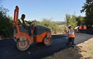 İzmit Emirhan Köyü asfalt yolu yenilendi