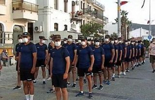 Jandarma Akademisi öğrencileri Foça’yı marşlarla...