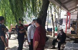 Jandarma sosyal mesafe kurallarına uymayanları affetmedi