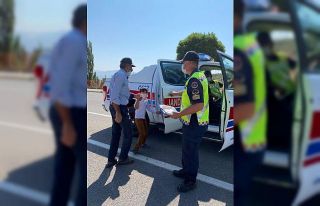 Jandarma trafik personelinden duyarlı davranış