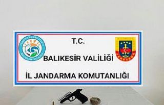 Jandarmadan silah ve uyuşturucu operasyonu