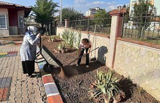 Kadın öğretmenlerden örnek davranış