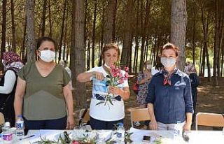 Kadınlar, evde zakkum üretip ev ekonomisine katkı...