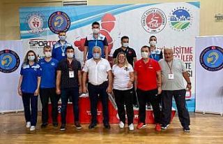 Kağıtsporlu karateciler engel tanımadı