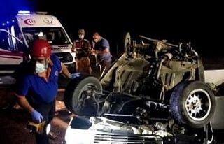 Kaldırıma çarpan otomobil takla attı: 1 ölü