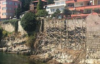 Kale surlarından düşen işçi hayatını kaybetti