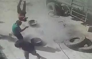 Kamyon lastiği patlayınca tamirci havaya fırladı