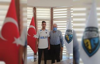 Karacabey Belediyespor’dan 4 imza birden