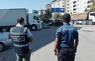 Karantinayı ihlal etti hem ceza yedi hemde yurda...