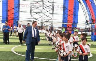Karesi Belediyesinden kırsal mahallelere halı saha