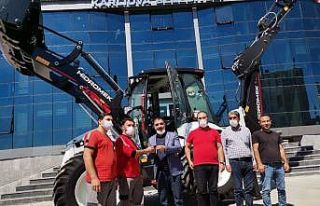 Karlıova Belediyesi’ne iş makinesi takviyesi