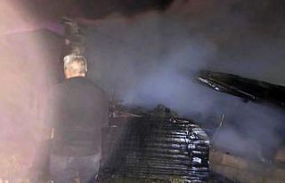 Kars’ta çıkan yangında bir ev tamamen yandı