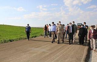 Kars’ta köy yolları asfaltla kaplanıyor