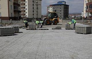 Kars’ta yol ve kaldırım çalışmaları sürüyor