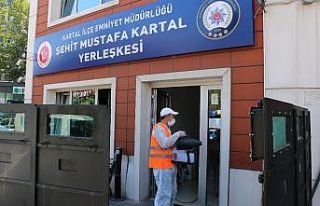 Kartal Belediyesi dezenfekte çalışmalarına polis...