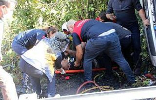 Kastamonu’da freni boşalan kamyon devrildi: 1 yaralı