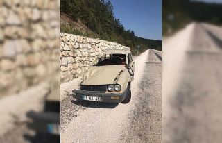 Kastamonu’da yoldan çıkan otomobil takla attı:...