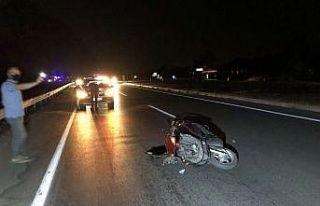 Kavşağa ters yönden giren motosikletliye otomobil...