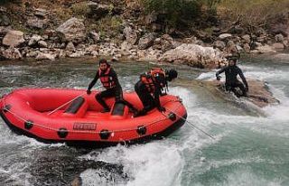 Kayıp kardeşin bulunması için Munzur Çayı didik...