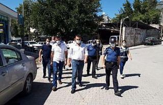 Kaymakam Kaymak, maske denetimi yaptı