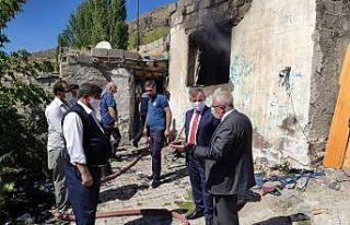 Kaymakam Perçi ve Belediye Başkanı Dölekli yanan...