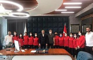 Kayseri Gençlerbirliği Bayan Futbol Takımının...