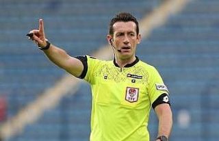 Kayserispor-Erzurumspor maçını Tugay Kaan Numanoğlu...